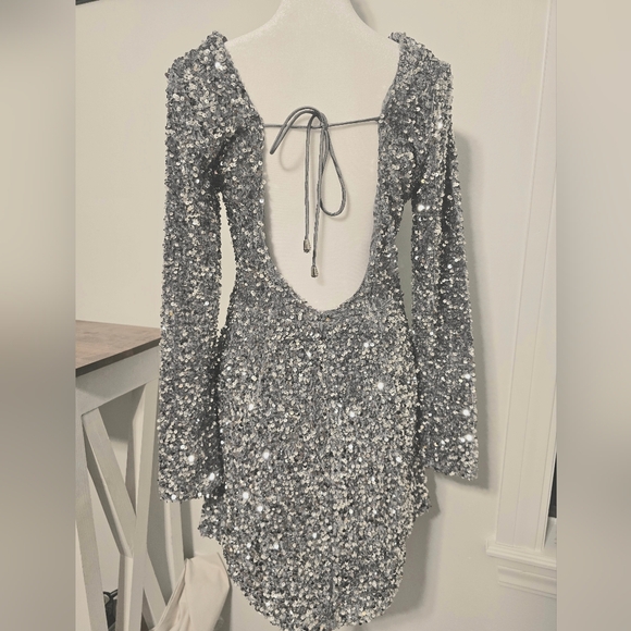 🤩Host Pick❤️NWT Selfie Leslie Sequined Mini Dress Women's Sz Large/US 8 - Picture 3 of 16